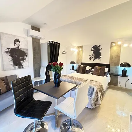 Le Dramont Apartment *